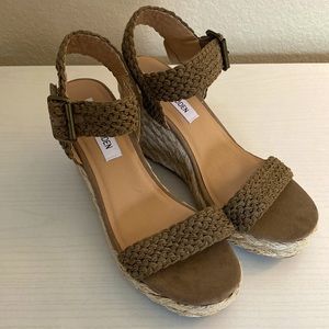 Steve Madden Size 9 Olive Wedges.